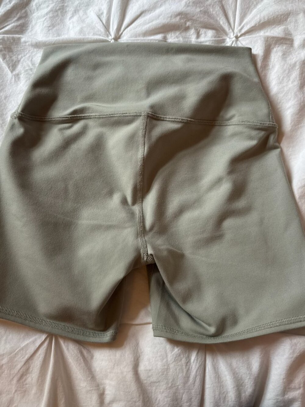 Alo Yoga Airbrush High-Waist 5" Biker Short — Sage Green — XS